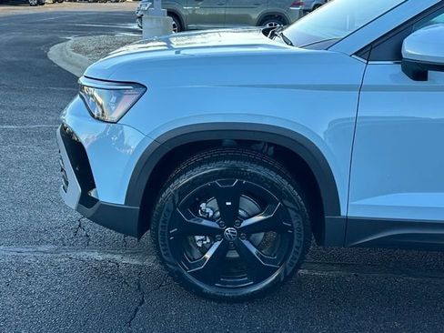 New 2026 Volkswagen Taos SEL image 7