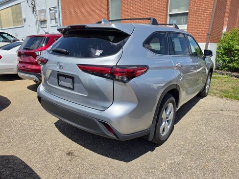 Used 2020 Toyota Highlander L image 2