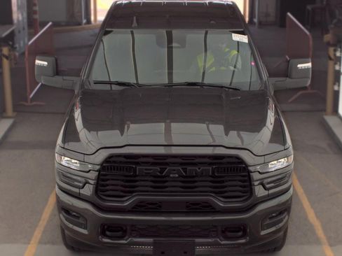 Used 2025 RAM 2500 Big Horn AWD/4WD image 3