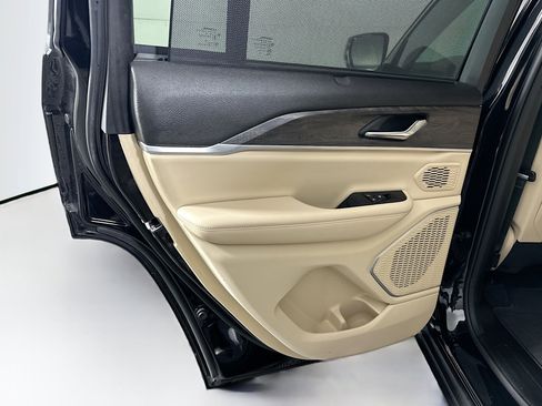 Used 2022 Jeep Grand Cherokee Limited 4xe w/ Luxury Tech Group II image 28