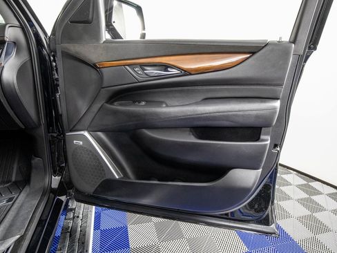 Used 2018 Cadillac Escalade ESV Premium Luxury image 16