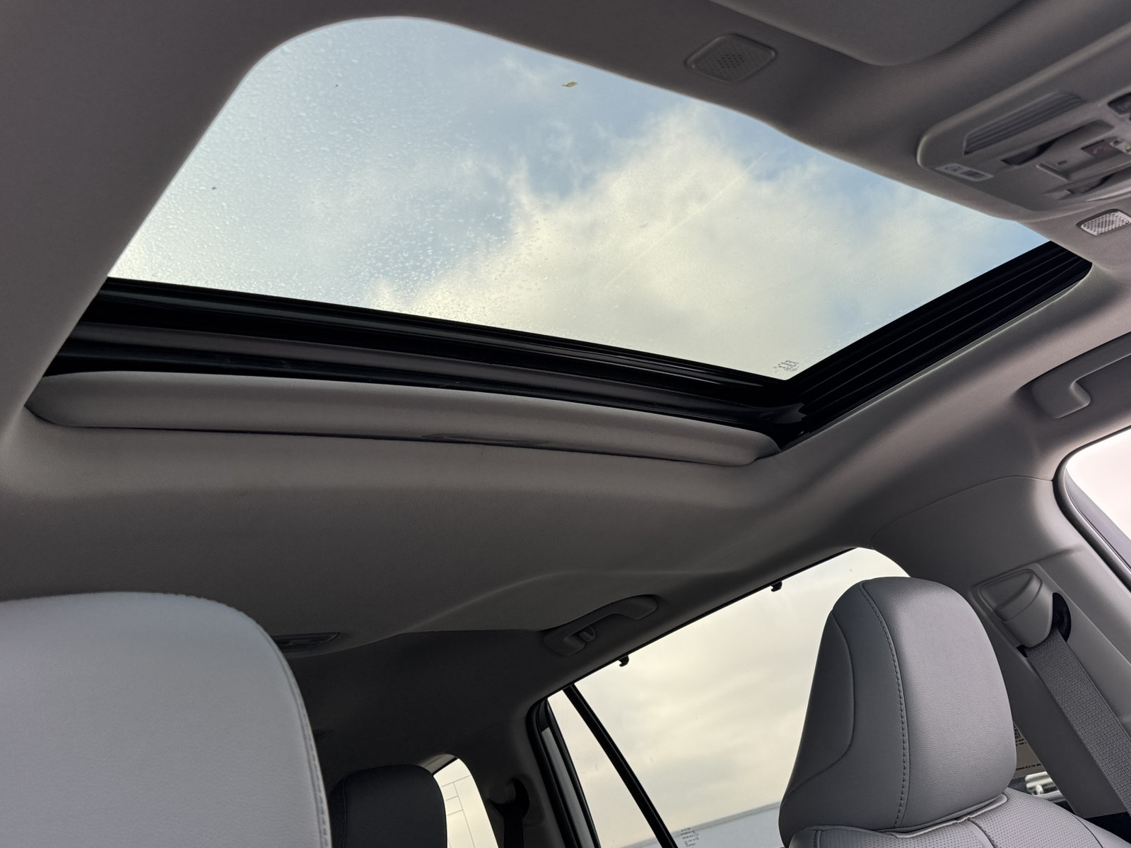 New 2026 Toyota Highlander Limited AWD/4WD image 3