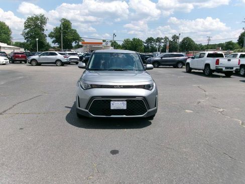 Used 2025 Kia Soul LX w/ LX Technology Package FWD image 3