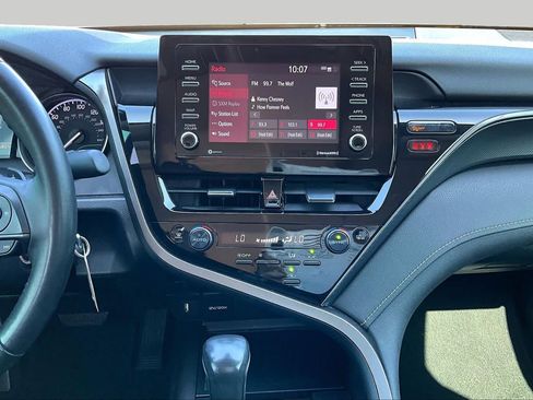 Used 2023 Toyota Camry SE FWD image 7
