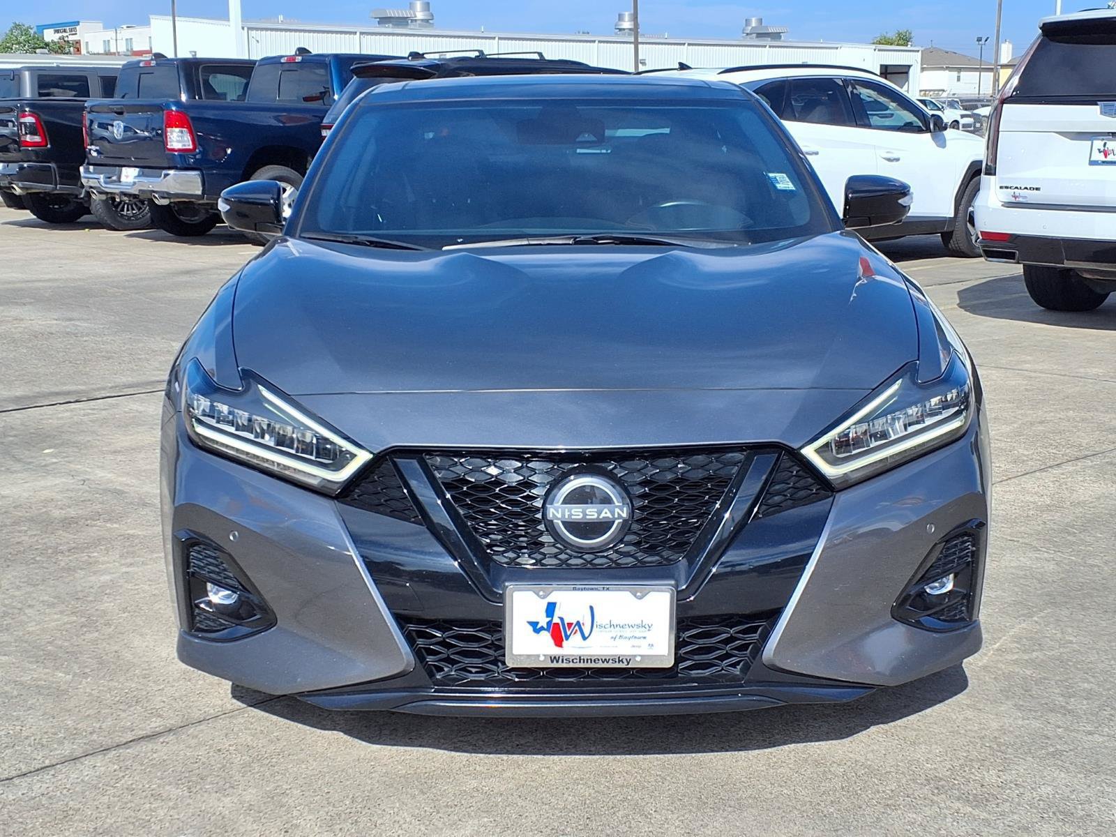 Used 2023 Nissan Maxima SR w/ Sport Mat Group FWD image 2