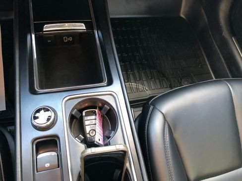 Used 2023 Lincoln Corsair AWD w/ Rear Removable Package Tray image 10