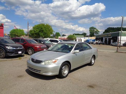Used 2002 Toyota Camry LE image 1