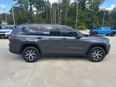 Used 2025 Jeep Grand Cherokee L Limited image 8