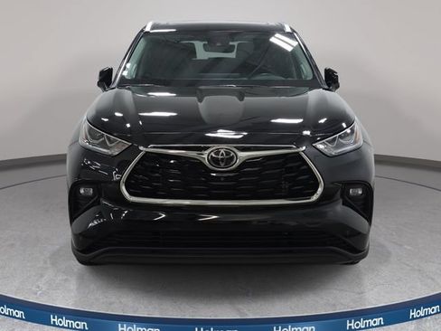 Certified 2025 Toyota Highlander Limited AWD/4WD image 2