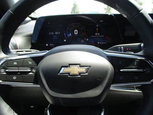Used 2026 Chevrolet Equinox LT FWD image 16