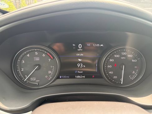 Used 2023 Cadillac XT4 Premium Luxury w/ Technology Package FWD image 15