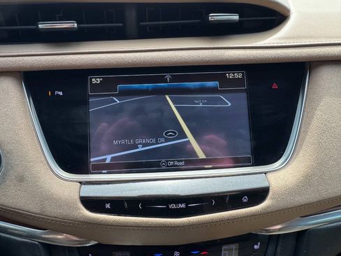 Used 2017 Cadillac XT5 Platinum AWD/4WD image 21