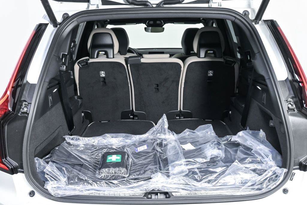 New 2026 Volvo XC90 T8 Plus w/ Protection Package Premier AWD/4WD image 31