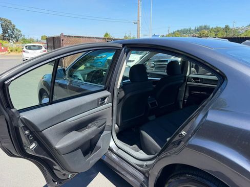 Used 2011 Subaru Legacy 2.5i AWD/4WD image 10