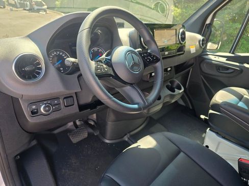 New 2025 Mercedes-Benz eSprinter 170 Cargo image 11