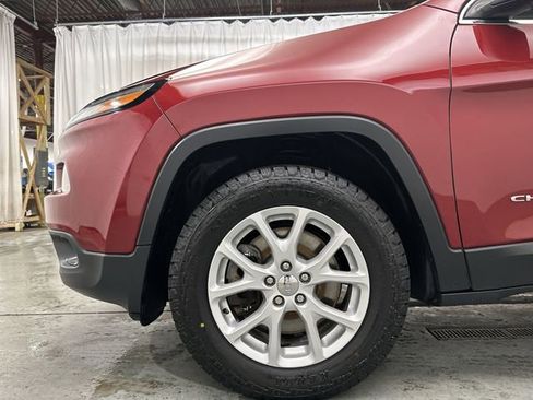 Used 2017 Jeep Cherokee Latitude w/ Cold Weather Group image 20