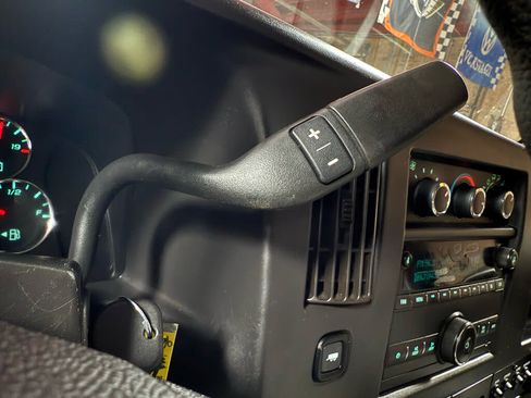 Used 2017 Chevrolet Express 2500 RWD image 14