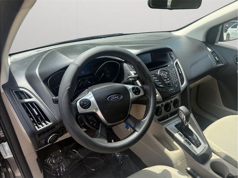 Used 2014 Ford Focus SE FWD image 6