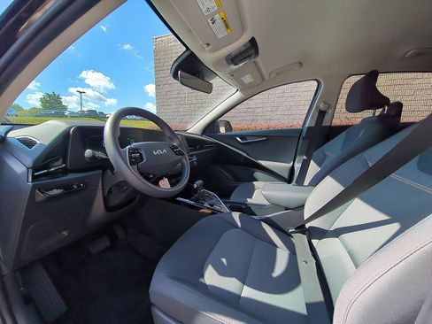 Used 2025 Kia Niro LX FWD image 15