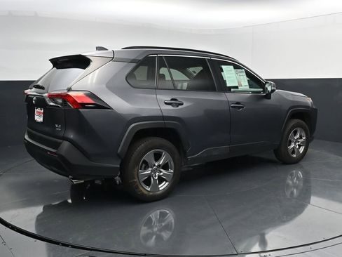 Used 2022 Toyota RAV4 XLE AWD/4WD image 8