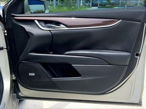 Used 2013 Cadillac XTS Luxury FWD image 23