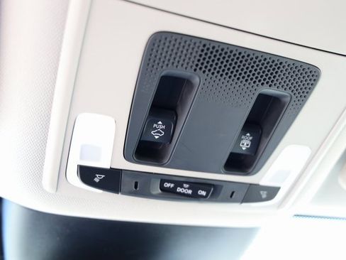 New 2025 Honda Pilot Touring image 25