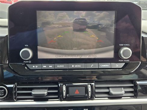 Used 2022 Nissan Pathfinder SV FWD image 15