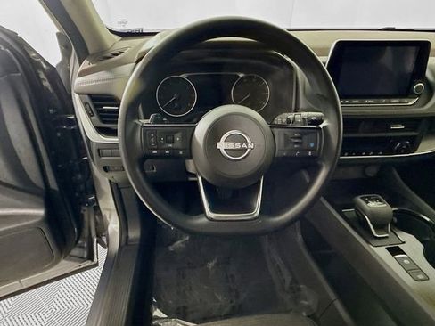 Used 2023 Nissan Rogue SV image 14