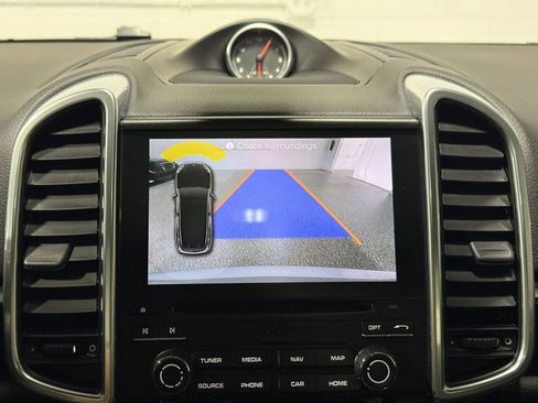 Used 2018 Porsche Cayenne Platinum Edition AWD/4WD image 38