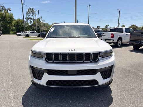 New 2026 Jeep Grand Cherokee Limited RWD image 9