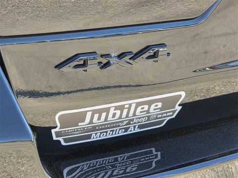 New 2025 Jeep Grand Cherokee Altitude image 29