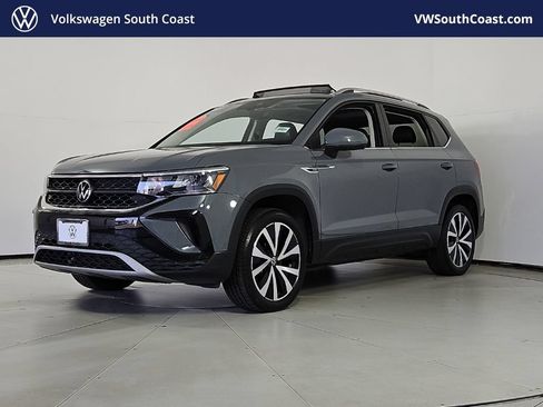 Certified 2023 Volkswagen Taos SE w/ Panoramic Sunroof Package FWD image 1