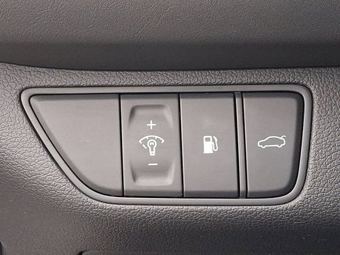 Used 2023 Genesis G70 2.0T image 27