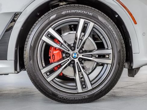 Used 2022 BMW X7 xDrive40i w/ M Sport Package AWD/4WD image 16