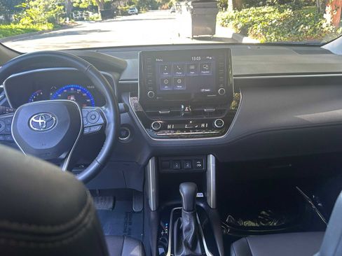 Used 2022 Toyota Corolla Cross XLE image 14