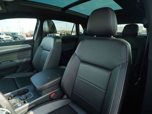 Used 2021 Volkswagen Atlas Cross Sport SE w/ Panoramic Sunroof Package image 35