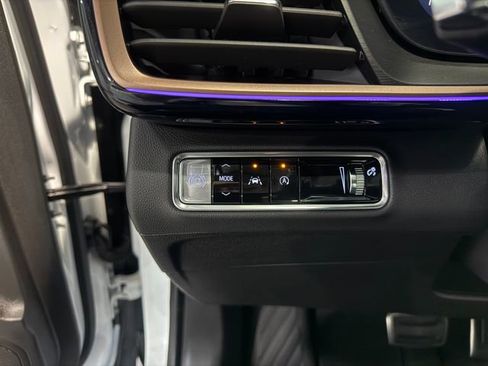 Certified 2025 Buick Envision Sport Touring image 24