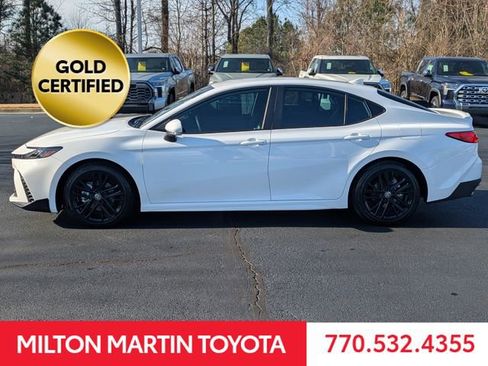 Used 2025 Toyota Camry SE image 7