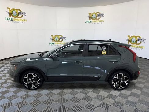 Certified 2023 Kia Niro EX Touring image 6