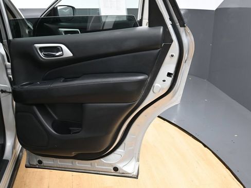 Used 2020 Nissan Pathfinder SV AWD/4WD image 34