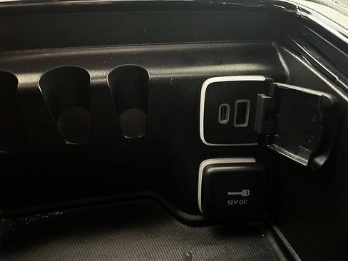 Used 2025 Chrysler Pacifica Limited FWD image 23