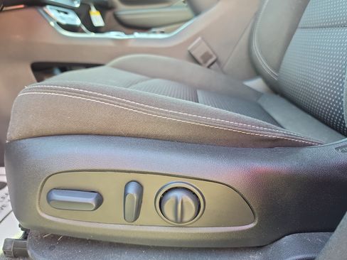 Used 2024 GMC Terrain SLE w/ Driver Convenience Package AWD/4WD image 13