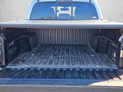 Used 2016 Toyota Tacoma TRD Sport image 6