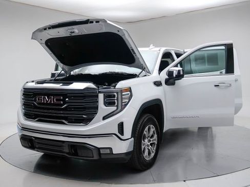 Used 2024 GMC Sierra 1500 SLT image 17