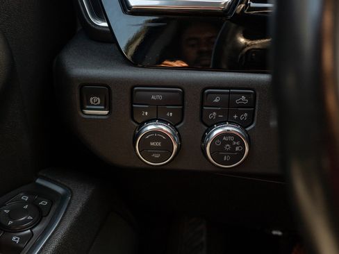 Used 2025 GMC Sierra 1500 SLT AWD/4WD image 26