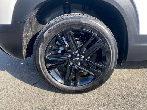 New 2026 Chevrolet TrailBlazer LT w/ Midnight Edition FWD image 2