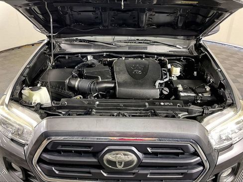 Used 2019 Toyota Tacoma SR5 AWD/4WD image 12