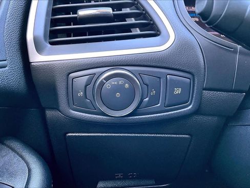 Used 2022 Ford Edge SE image 34