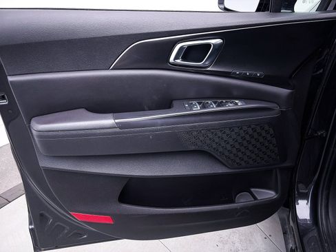 Used 2025 Kia Carnival SX image 17