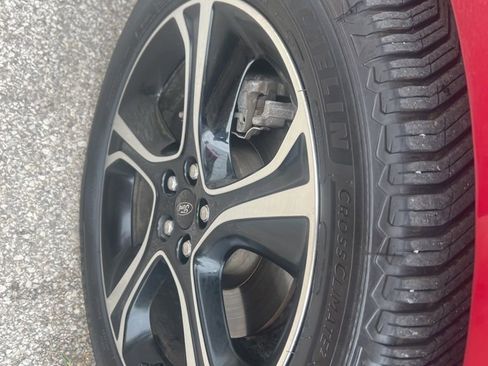 Used 2019 Ford Edge ST image 1